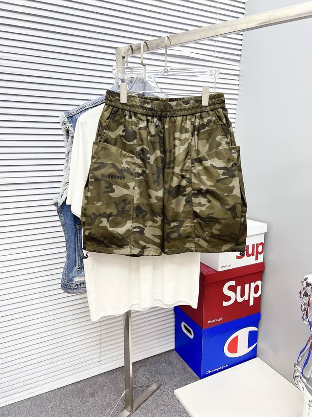 Burberry 巴宝莉 2025夏季新款男士休闲短裤 高级定制夏季专用休闲裤透气面料 透气舒适度高，细节无可挑剔，品牌元素设计理念，体现高品质。手感细腻柔软！