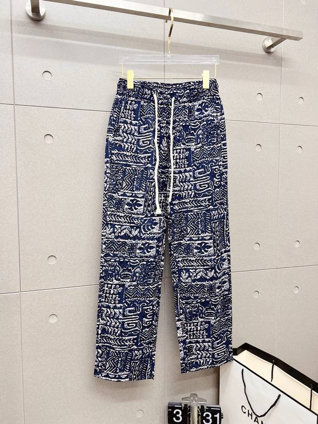 克罗心 休闲裤2025Ss春夏新款，特选定制科技清爽面料，定制原版五金，重工工艺打造，车工走线精细，定制面料，柔软舒适，质感显著，辅料精美，媲美市场任何高端男裤