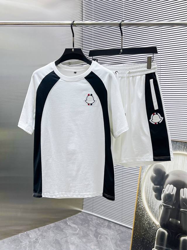 蒙口 Moncler 2025Ss夏季新款 休闲 短袖 短裤 套装，高端版本！专柜定制面料 透气舒适度高，细节无可挑剔，品牌元素设计理念，体现高品质。手感细腻柔
