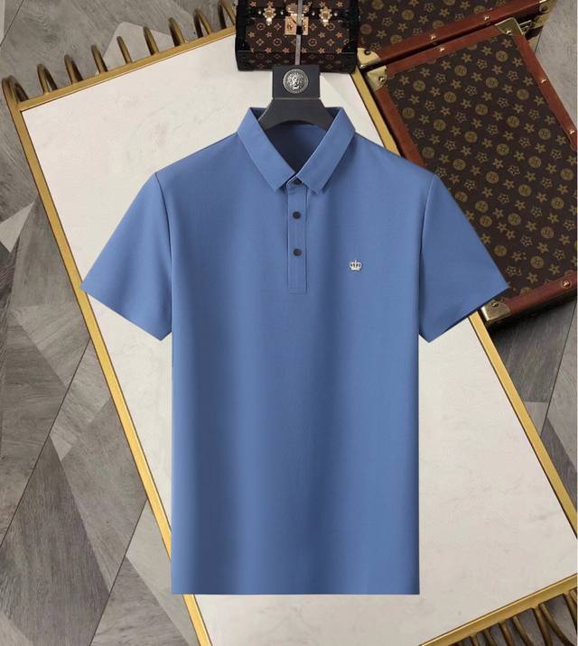 杜嘉班纳D&G 高端货商务 白领 单位人士必入单品! 无痕休闲商务翻领短袖,科技面料,冰丝无痕,体感非常棒,手感顺滑质感很棒!弹性好,无任何束缚感,面料自带透气 杜嘉班纳D&G 高端货商务 白领 单位人士必入单品! 无痕休闲商务翻领短袖,科技面料,冰丝无痕,体感非常棒,手感顺滑质感很棒!弹性好,无任何束缚感,面料自带透气