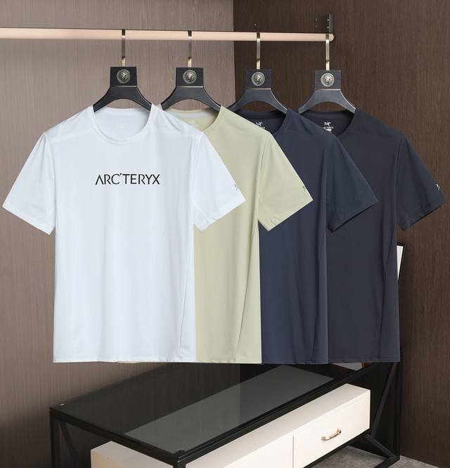 始祖鸟 高品质牛货速干面料 同一代工厂p出品真的做到 定织的四面弹面料 抗皱 免烫 弹力 透气牛奶般丝滑 上身清凉冰爽 无惧夏日 上身效果更有型好货不常有 全靠