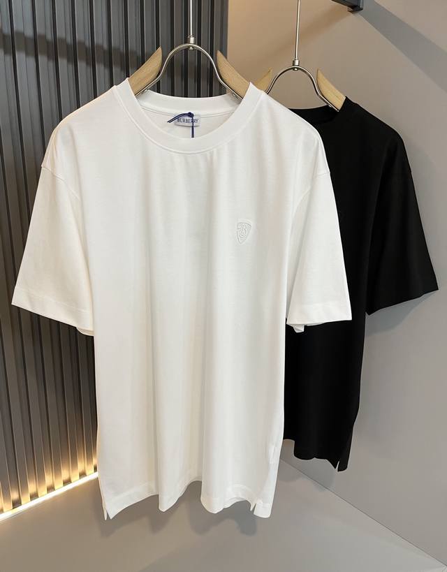 Burber*Y巴*莉2025春夏新品男女同款短袖T恤，重磅来袭，最近比较火热的环保纯棉面料制作而成，高端户外运动休闲系列，非常火热运动风潮！Bur最新研发的特