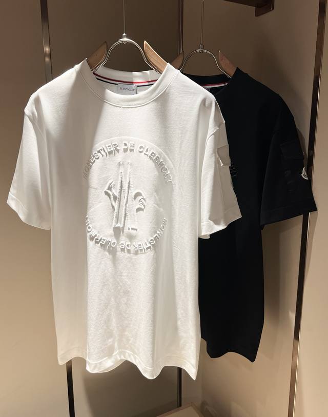 Moncler蒙家 2025春夏最新男女同款贸易订单短袖T恤，全品相！！网红款！采用Logo图案刺绣设计！上身舒适透气，不僵硬，整体有着丰富的立体感，品质出口订