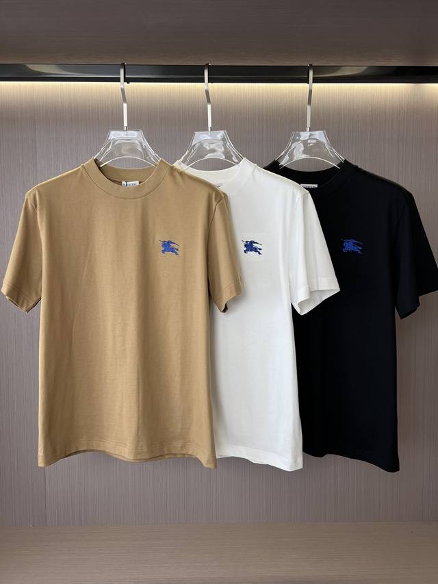 Bbr短袖T恤 姜黄色 经典款缉明线立体剪裁长绒棉短袖，最新系列，保留一贯高品高质高价的同时，胸前作为标识性的战马Logo刺绣尤为细腻，定织罗纹领，细节处见精致
