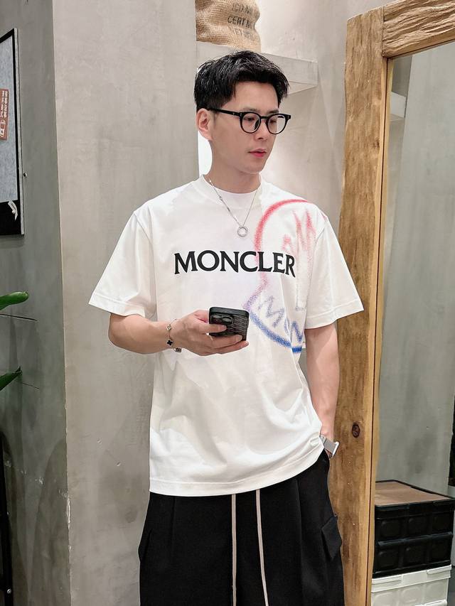 蒙口 2025夏装新款男女同款短袖T恤，！定制专属纯棉面料，定制原版工艺螺纹，胸前重工字母Logo工艺设计！简约大方，从容百搭，档次极高，完美融入时尚还有风情感