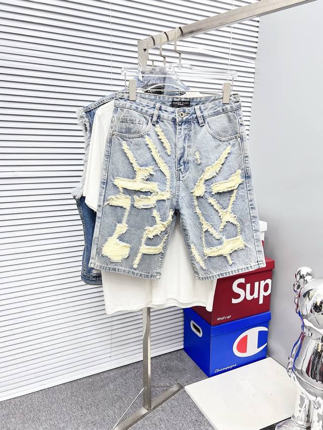 pp 男士丹宁牛仔短裤，官宣画册海报穿搭款！ 客供高级进口的丹宁原色面料，特选日本冈山纯正13Oz 盎司牛仔布料，重磅环保植物酵素水洗工艺，肌理有着淡淡的复古色