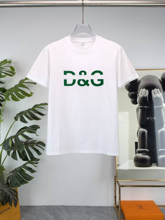 Dg 2025Ss春夏最新款圆领时尚短袖T恤，官网同步，专柜纯棉面料！贴肤舒适，耐看又好穿，经典简约Logo设计，原厂工艺一丝不苟，型男必备单品 码数M-4Xl
