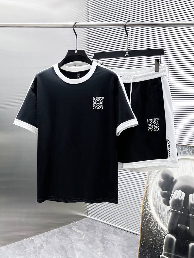 罗意威 Loewe 2025Ss夏季新款 休闲 短袖 短裤 套装，高端版本！专柜定制面料 透气舒适度高，细节无可挑剔，品牌元素设计理念，体现高品质。手感细腻柔软