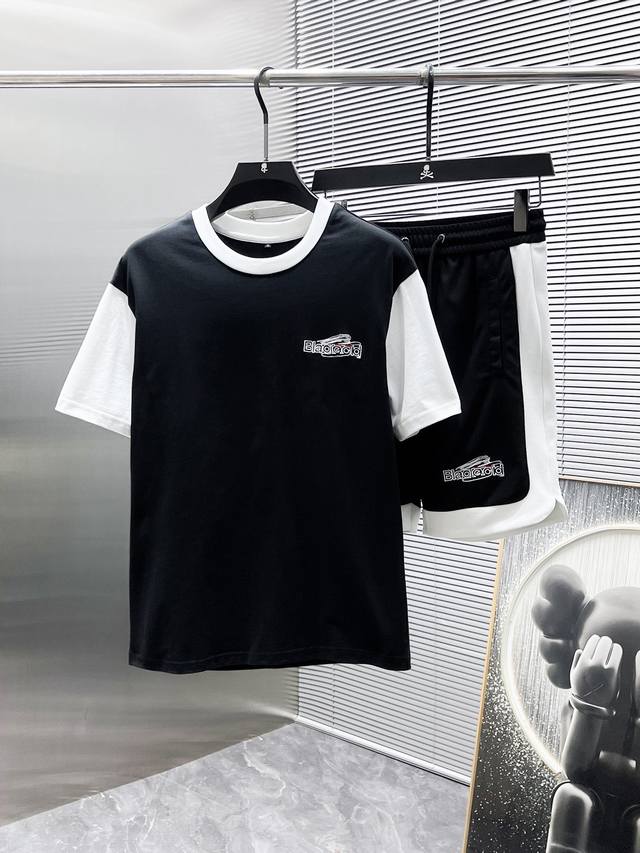 巴黎世家 2025Ss夏季新款 休闲 短袖 短裤 套装，高端版本！专柜定制面料 透气舒适度高，细节无可挑剔，品牌元素设计理念，体现高品质。手感细腻柔软！呈现休闲