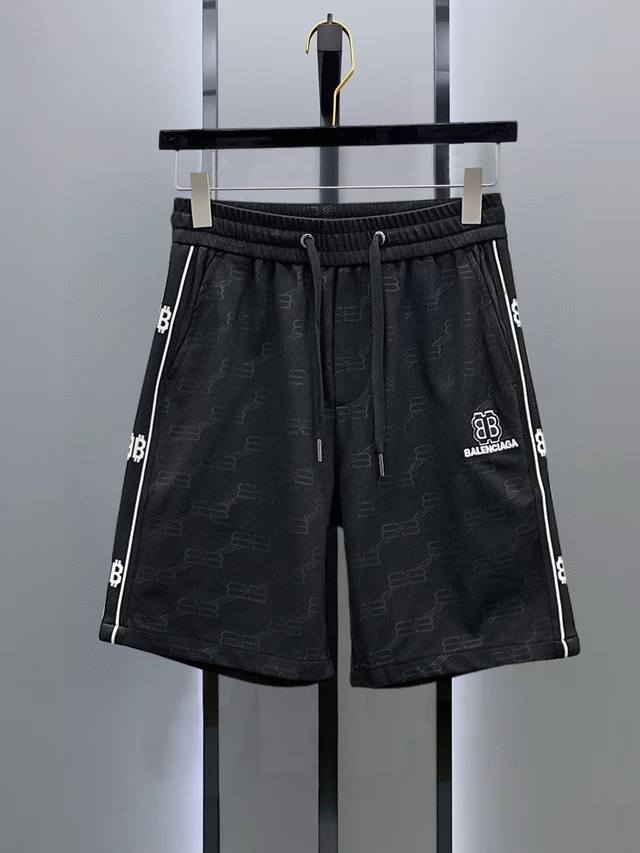 巴黎世家 2025Ss春夏新款原单专柜休闲短裤，奢华经典品牌原版Logo配饰 专柜热销款 身穿着非常舒适 低调不失奢华 穿出去非常有档次 裤型款式和裁剪亦无需多