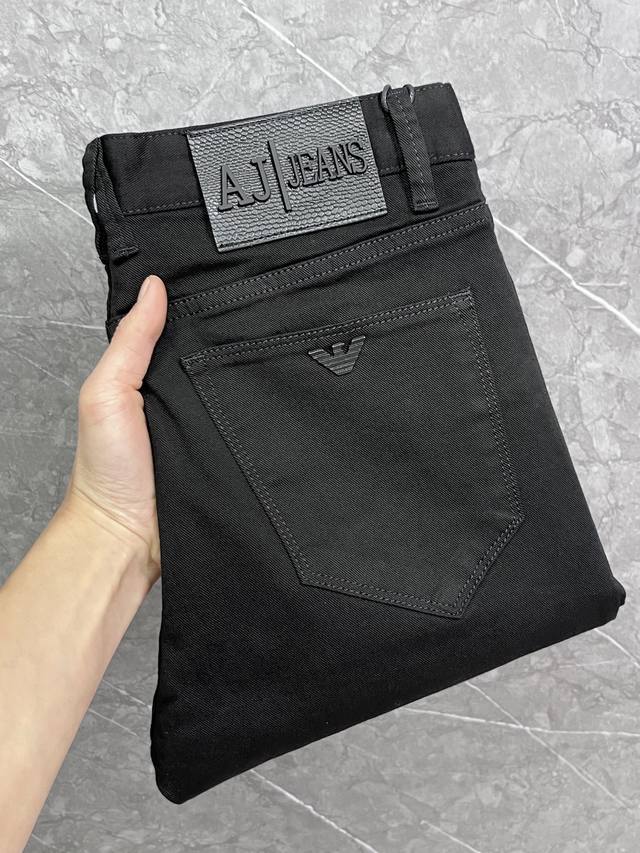 阿玛尼 2025年春夏新款原单牛仔裤！意大利奢侈品男士蓝色牛仔裤 选用进口水洗丹宁布 精致的专柜五金，上等真皮皮牌 Ch一流洗水工艺 Ykk大牌专用拉链，男士弹