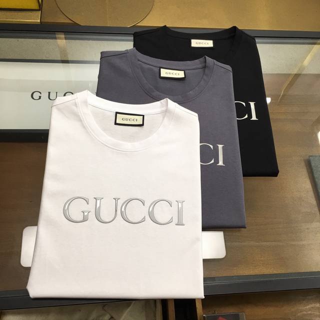 新品 Gu Ci 2025春夏新款首发专柜最新款短袖圆领T恤 高端订制 设计前卫时尚！品牌Logo重工艺设计 高端定制双丝光面料.手感柔软.穿着舒适.专柜级别精