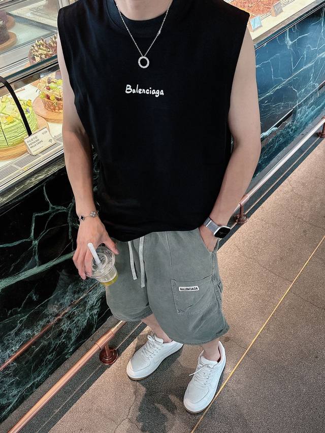 衣服 短裤 巴黎夏季新款背心！采用优质棉质面料，高弹舒适细腻，耐穿性能强。夏季首选百搭款！男女同款。尺码 M-Xxl