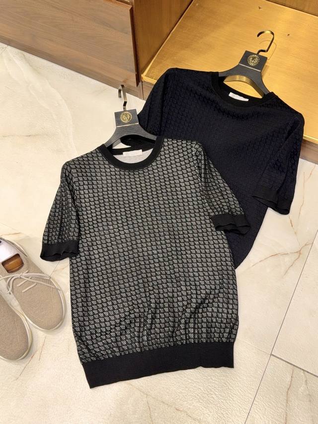 老板自留款！重工艺四平织空气层挑洞含三醋酸天丝纤维超细纱线针织圆领短袖T恤衫 精英之选：男士老板自留的匠心T恤。 身为老板，日常既要展现商业场上的干练果决，又不