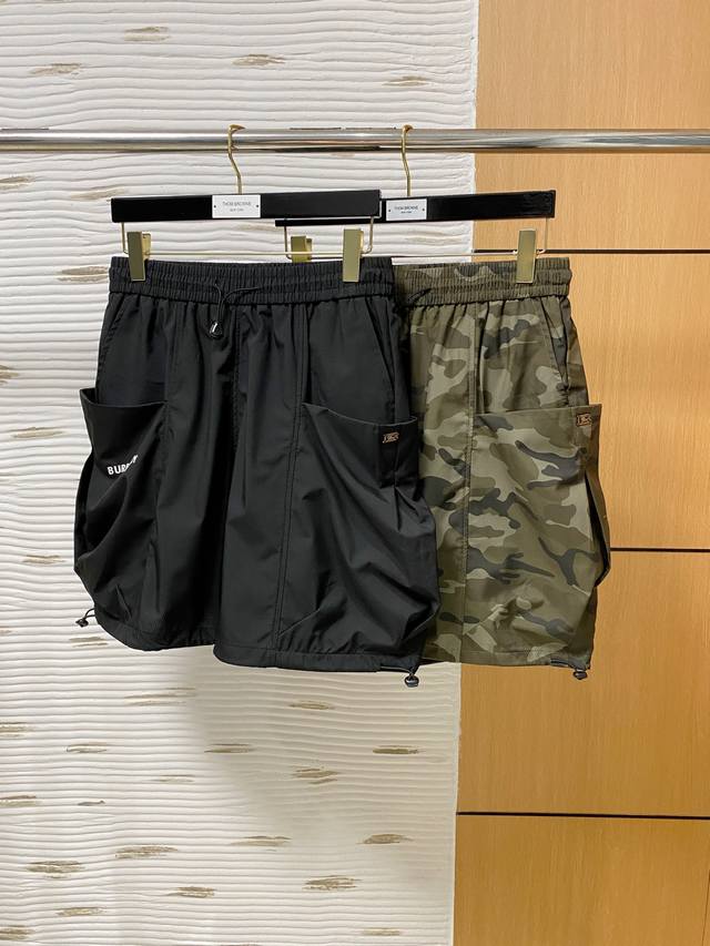 Burberry 巴宝莉 2025夏季新款男士休闲短裤 高级定制夏季专用休闲裤透气面料 透气舒适度高，细节无可挑剔，品牌元素设计理念，体现高品质。手感细腻柔软！