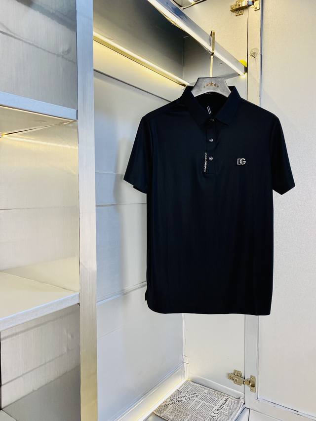 原单货可穿210斤 杜嘉班纳Dg 原单品质 2025最新款 男装翻领短袖T恤 高级印花做工！精选专柜订制顶级双丝光珠地棉进口面料 所有细节做工完美1比1复刻 还