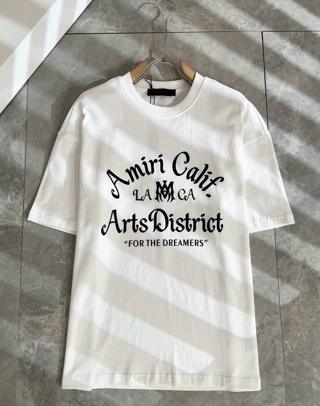 顶级版本 区别通货 2025 Amiri 夏季新款 重磅推出双纱纯棉面料短袖 春夏走秀款 个性独家款式 男女同款 采用进口定制定染面料 后领锁链底全包肩 过水不