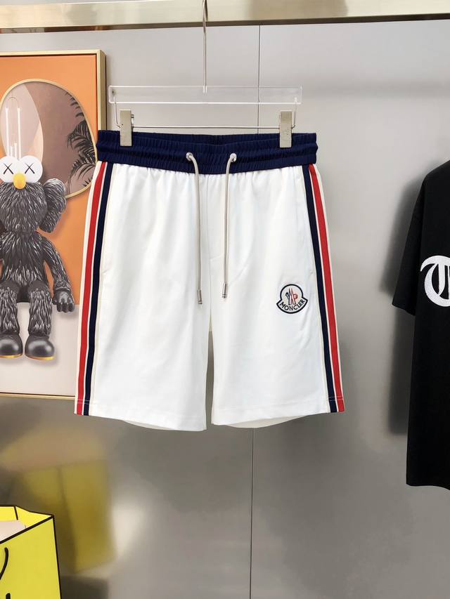 M*Ncler 蒙口2025春夏新款原单男士休闲短裤 柜台同步售卖高版本 高端定制 时尚百搭款拼接织带 立体刺绣Logo图案设计 定制原版进口100%纯棉面料