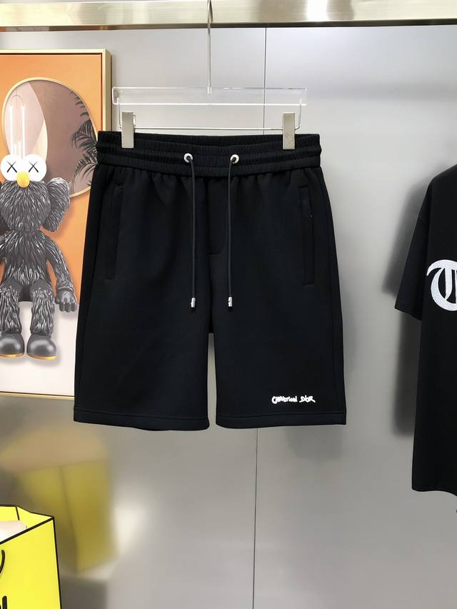 D*Or 迪奥2025春夏新款原单男士休闲短裤 柜台同步售卖高版本 高端定制 时尚百搭款立体刺绣字母Logo后裤袋压花图案设计 定制原版进口100%纯棉面料 进