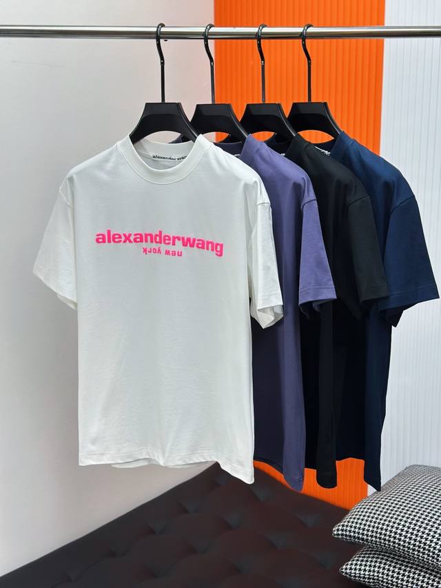 Wang亚力山大王2025Ss春夏最新款圆领时尚短袖T恤，官网同步，专柜纯棉面料！贴肤舒适，耐看又好穿，经典简约Logo设计，原厂工艺一丝不苟，型男必备单品 码