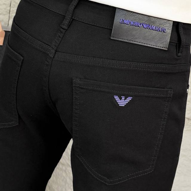 Armani阿玛尼 2025Ss春夏新款男士牛仔裤 精选进口丹宁牛仔面料 重工环保洗水 手感柔和 兼备耐磨性 版型小直筒 微弹力显瘦修身，细节完美，五金辅料精选