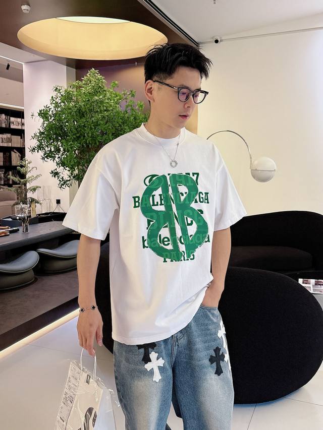 巴黎25Ss春夏新款 进口植绒胶印短袖 轻奢主义 男女日常通勤穿搭必备单品 正确版本 欢迎对比 详细特征 260克100% 纯棉双纱汗布面料 同缸定染特种加粗3