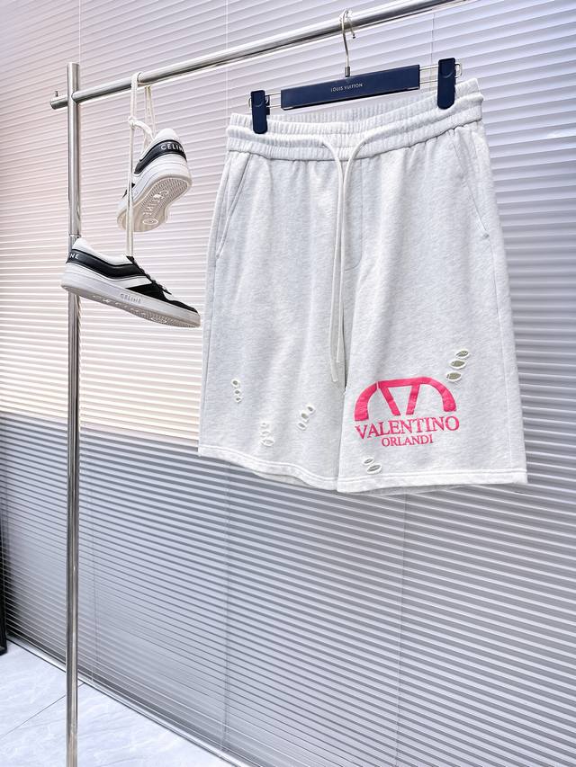 华伦天奴 顶级货品2025夏季新款休闲短裤！官网同步发售。品牌经典Logo休闲裤 ，定制面料，舒适度极好，手触感强烈。辨识度极高，完美品相工艺。 尺码：M-3X