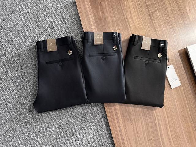 Gucci 古奇 新款来袭2680春夏新款新品 专柜有售 实体店极品休闲裤专柜原版1:1好货，适合各个年龄段。市场最高版本的欧洲进口面料。舒适柔软亲肤，上身效果