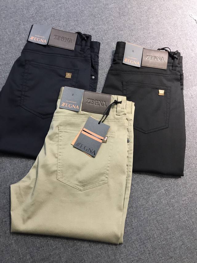 Ez家族杰尼亚男士高端简约冰丝薄款商务休闲裤，高端洋行渠道货，顶尖白金级臻品，25年春夏新品，官方同步售卖！！ 高端奢华且白金级的一款裤装，通体的设计完美融合意