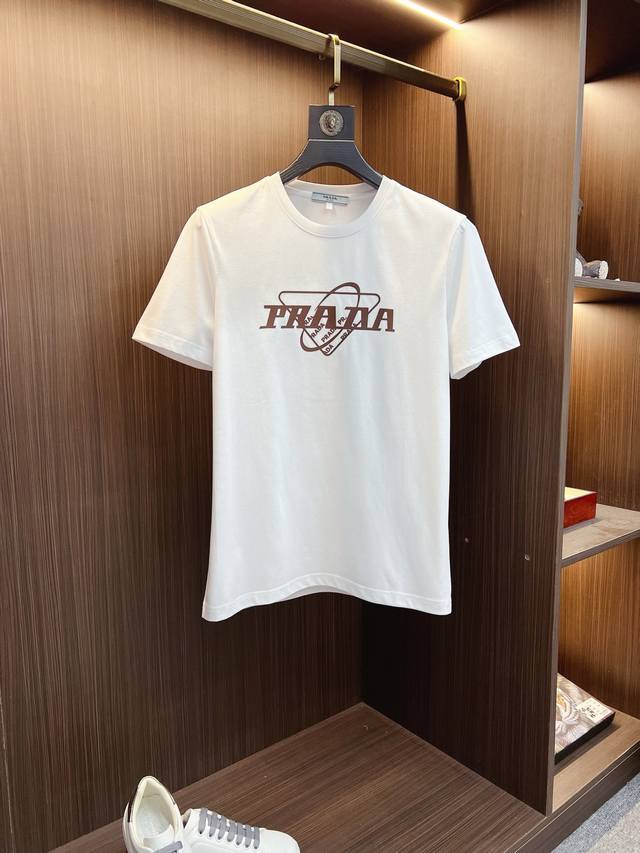 prada 普拉达 2025Ss春夏高品质丝光棉短袖T恤 M-6Xl可穿至230斤 顶级原单品质，当下最新工艺要求，顶级订单要求车线做工，超级好搭配，顶级定制，
