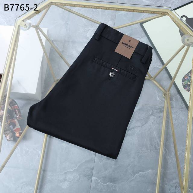 秋冬 休闲裤 三色 款号：B7765-2蓝色 尺码：29一42 商务版型：微宽，无论腿粗或腿细，上身效果都显瘦，显腿直。