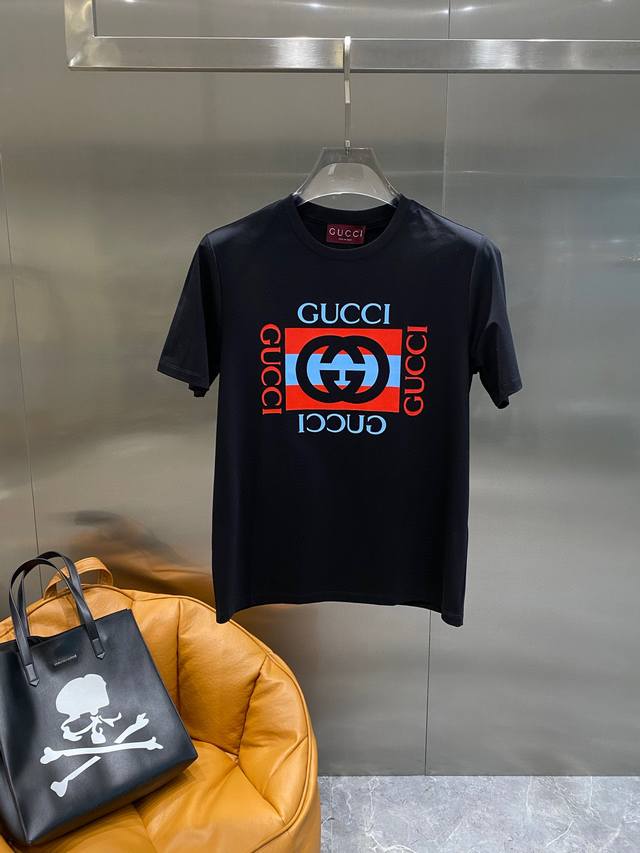 Gucci-2025春夏新款男女同情侣款休闲宽松棉质圆领短袖T恤衫！贸易公司渠道稀出，同步官网发售 ！ 2025春夏最新系列，经典时尚设计元素，为全新系列注入满