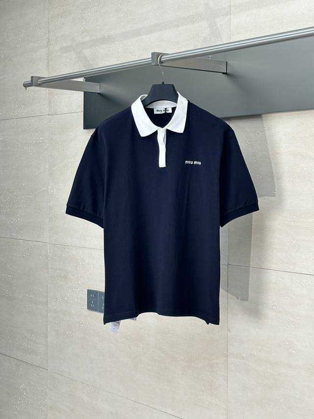 Miumiu* 缪缪 25Ss新款撞色领徽标刺绣短袖polo衫 采用50支双股料疏棉珠地布210克，撞色扁机罗纹，进口刺绣，面料酵洗 Size：S M L Xl