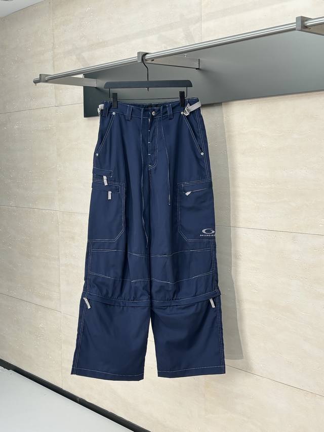 Balenciaga* 巴黎 25Fw新款刺绣多功能工装裤 定制海韵儒蓝棉混斜纹绸料 卓越质感 舒适贴肤 深海之韵 型格独蕴 赋予一种与生俱来的高贵与沉稳 多个