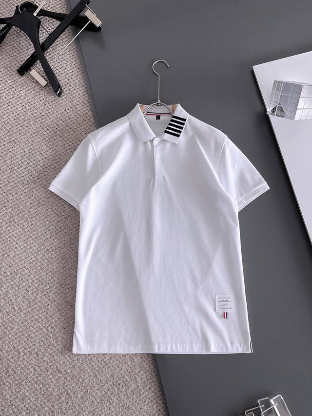 汤姆布朗Tb 高端货商务 白领 单位人士必入单品！ 休闲商务翻领短袖，科技舒适面料，体感非常棒，手感顺滑质感很棒！弹性好，无任何束缚感，面料自带透气网孔，吸湿排