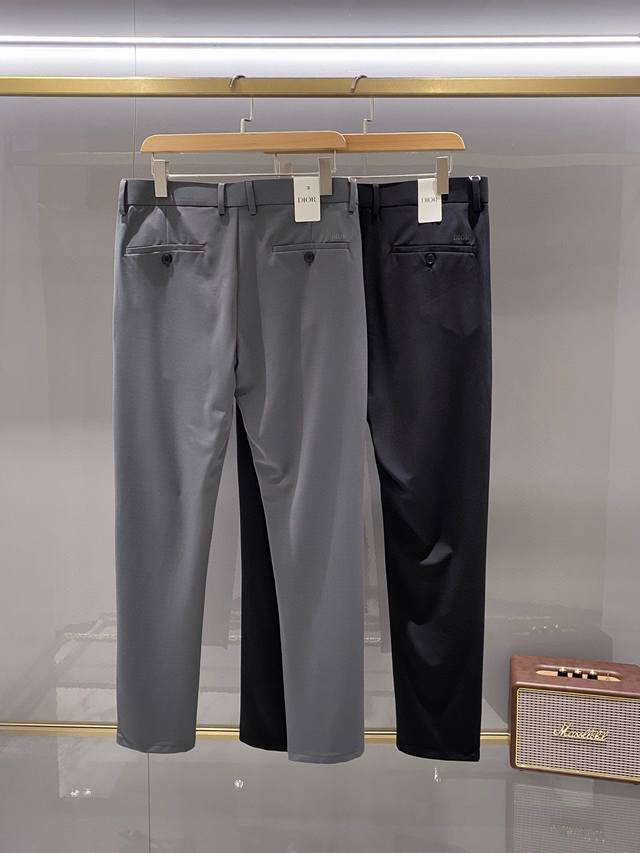 25Fw夏季节新品系列！-Dio*R男士修身合体版型纯棉轻薄有型的西裤！ 经典纯色棉质直筒修身长裤，男士裤腰经典时尚百搭商务休闲西裤 此款休闲西裤用心甄选客供优