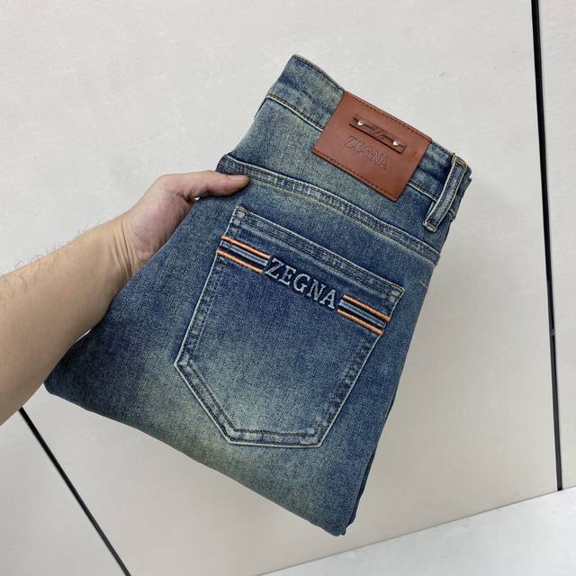 顶级版本 2025秋冬欧洲专柜新款 超A代购级别海外贸易公司订单货源，顶级原单高端男士定制时尚修身小直筒牛仔裤188～2 颜色：重工艺炒沙洗水，图片色 尺码：2