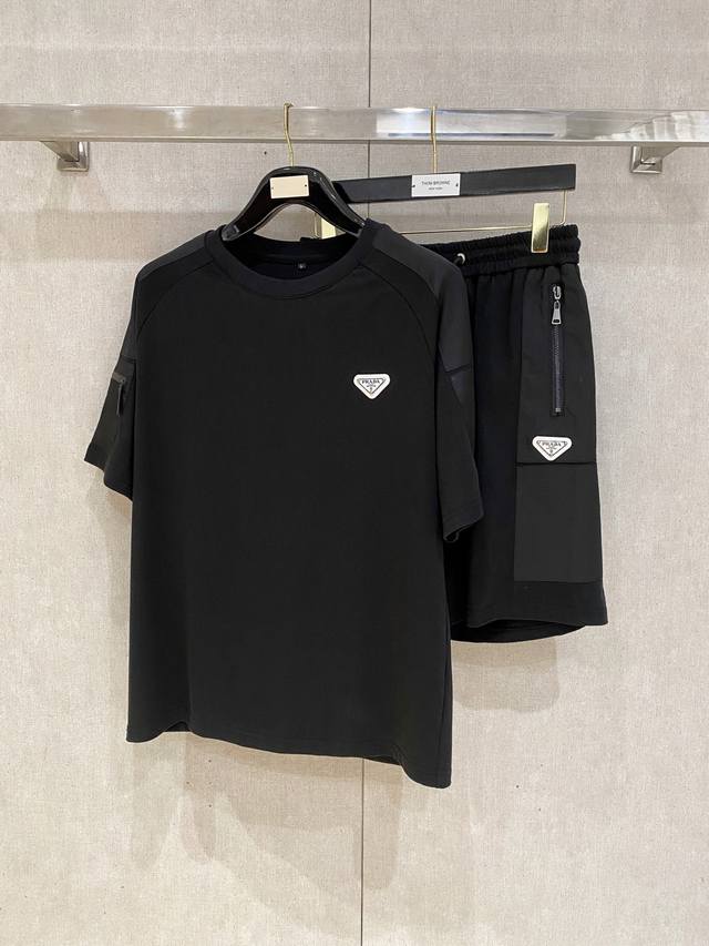 高端定制 2025春夏新款首发专柜最新款短袖短裤休闲套装 高端订制 设计前卫时尚！品牌Logo重工艺设计 高端定制纯棉面料.手感柔软.穿着舒适.专柜级别精致车线