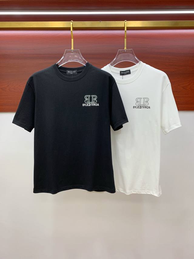 Ss巴黎世家纯棉最新面料经典标识图案Logo时尚简约潮流短袖，最顶级的品质专柜原单短袖，顶级制作工艺进口面料，专柜款独特设计，采用进口高端订制面料。官网在售！面