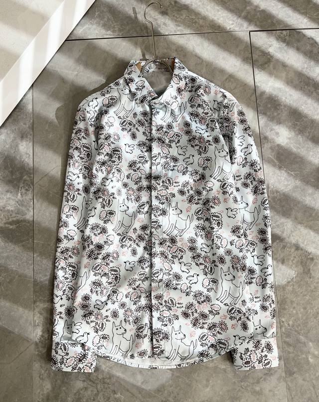 Dior 迪奥2025春夏新款男女同款衬衣，品牌最新设计元素！既不单调也不复杂,恰到好处的展现品味！客供定制进口府绸棉面料！面料独具的高奢立体感呈现简约优雅气质