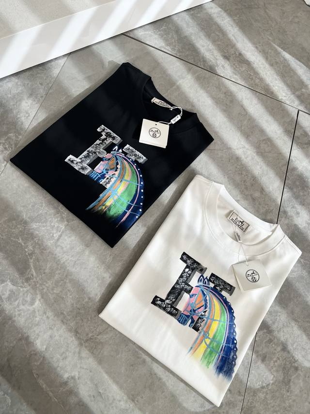 Her*Mes爱*仕2025春夏新款男士短袖T恤，全新升级百搭基础款，低调奢华，品格之选！甄选优质精选纯棉面料！打造而成，享受轻松自在的穿着体验，有着超强的垂直