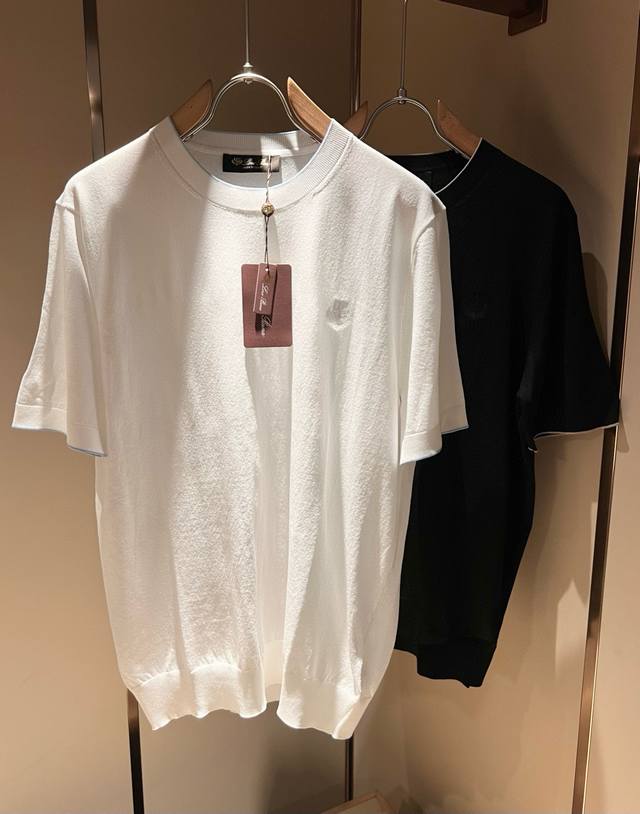 Loro piana诺悠翩雅 2025春夏男士最新的贸易订单伊力特针织短袖T恤，全品相！！上身舒适透气，不僵硬，整体有着丰富的立体感，品质出口订单，胸前刺绣Lo