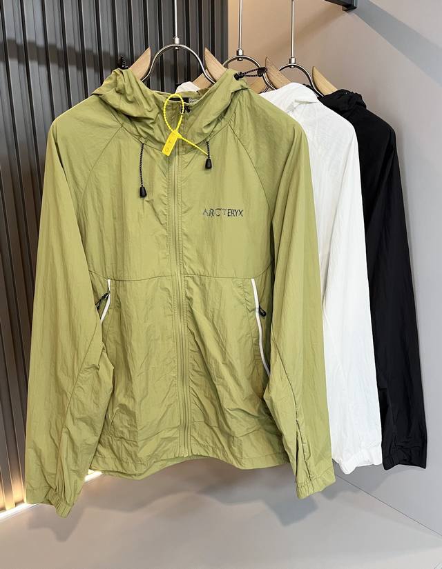 Arcter*X始*祖鸟 2025春夏新款男女同款防晒衣夹克外套，户外品牌可能大家第一想到的就是加拿大鹅、始祖鸟。给人一种标签试的感觉！除了在款式设计上颇有造诣