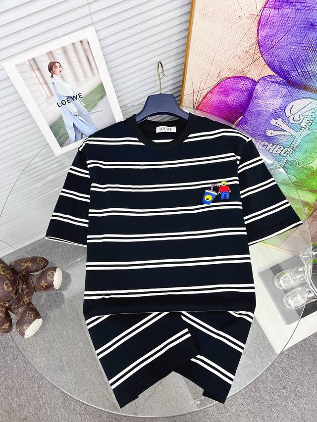 罗意威 2025Ss新款三花标识印花短袖T恤，定制精梳双纱棉面料.手感柔软.穿着舒适.吸汗透气！时尚潮味十足！专柜级别精致车线.做工精细.上身效果无敌帅气！型男