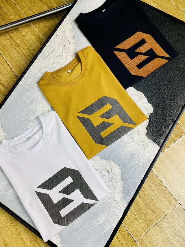 官网同款可穿205斤 芬迪Fendi 原单品质 2025最新款短袖 精选专柜订制顶级双丝光棉进口面料 所有细节做工完美1比1复刻 还原正品百分百 原版五金 高端