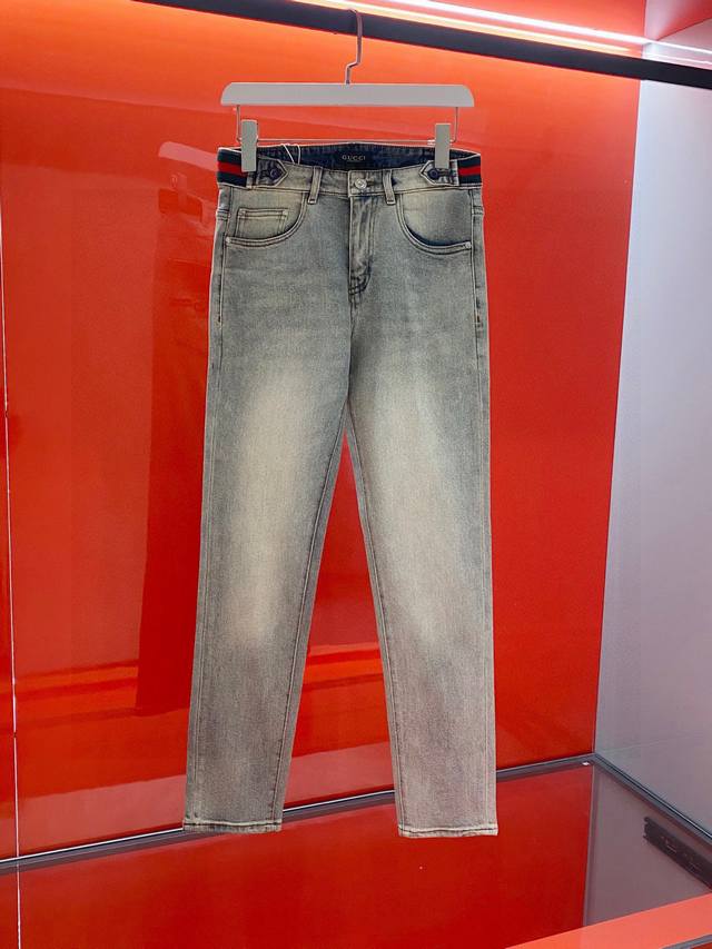 价格 -Gucc1 2025春夏系列男款百搭小直筒修身牛仔裤！G家基础款裤装推荐, 裤型没的说, 日常穿再合适不过了, 非常符合我们日常审美的一条！ 采用客供进