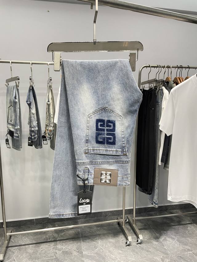 Gfx2025年Ss春夏新款复古水洗做旧棉质弹力牛仔裤，男士后兜劲爆点老花标识印花时尚修身牛仔长裤！ 贸易公司渠道稀出，领先官网发售！纪梵希最新牛仔系列单品奉献