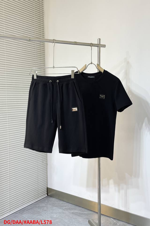 L578 Dg杜嘉班纳 25春夏顶级同步短袖T恤 采用客供进口100%-双丝光面料制成，原版面料，品牌辨识度超级强，高街与精致风情十足，绝对能成为高街出镜不二之