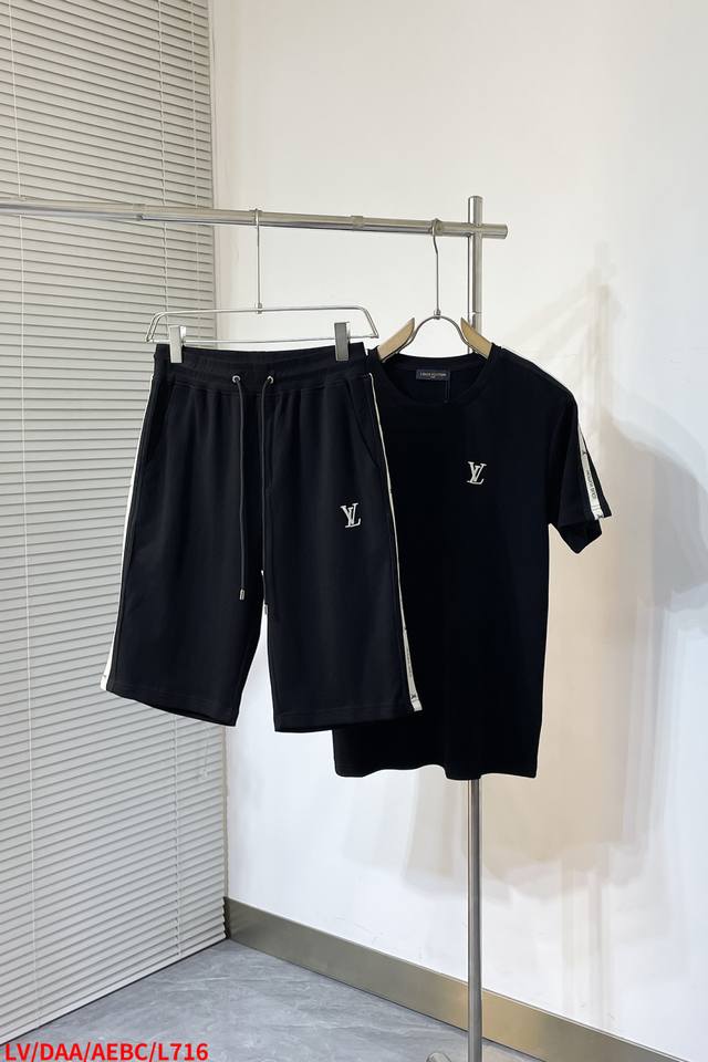 L716 Lvlouis Vuitton路易威登独家专供春夏新款同款套装，透气舒适休闲！高级感满满！细节精致高档，做工无可挑剔！原版高端面料很显高级！面料柔软细