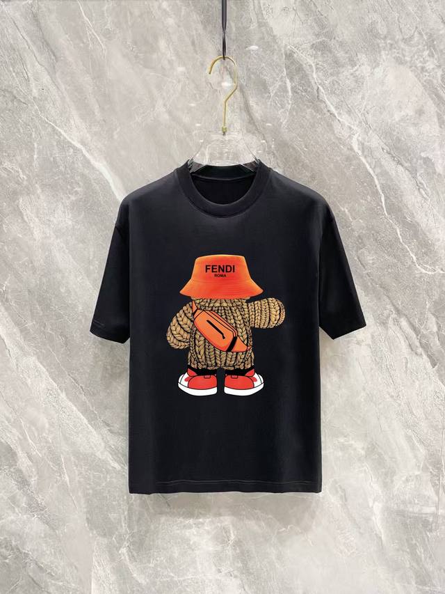 Fendi2025春夏新款原单男士圆领短袖T恤 同步售卖 高端品质 高版本 Os版型阔版 爆款定制进口双股100%纯棉面料 胸前后背印胶字母Logo设计 手感柔